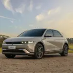 Vista dianteira em três quartos do Hyundai IONIQ 5