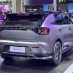 Arcfox T1 em exposição no exterior; acabamento e equipamentos brasileiros a confirmar.