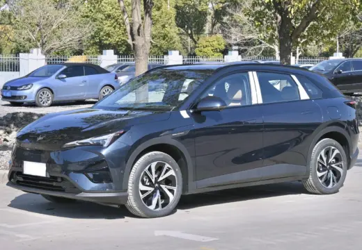 Arcfox Alpha T5 elétrico antes da reestilização; referência internacional, sem definição da versão brasileira.