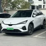 Arcfox Alpha T5 elétrico antes da reestilização; referência internacional, sem definição da versão brasileira.