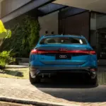 Vista traseira do Audi A6 Sportback e-tron