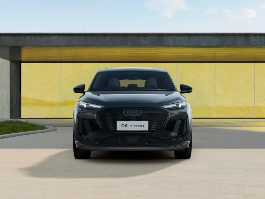 Vista frontal do Audi Q6 Sportback e-tron S line 2026