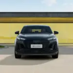 Vista frontal do Audi Q6 Sportback e-tron S line 2026