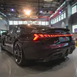 Vista traseira em três quartos do Audi RS e-tron GT Performance