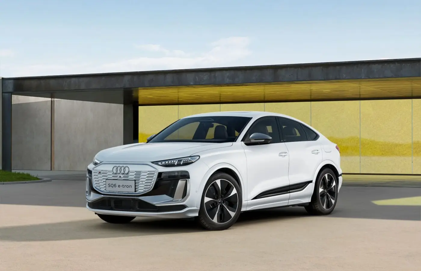 Vista dianteira em três quartos do Audi SQ6 Sportback e-tron 2026
