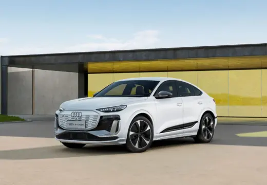 Vista dianteira em três quartos do Audi SQ6 Sportback e-tron 2026