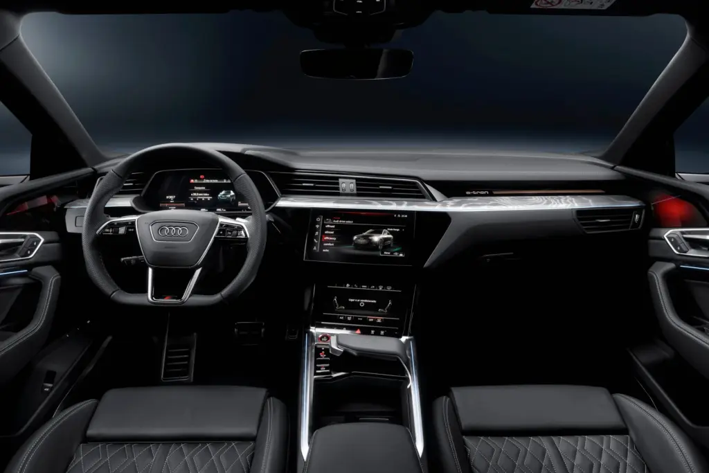Painel e volante do Audi SQ8 Sportback e-tron