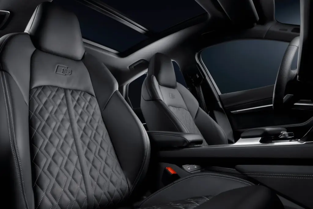 Bancos dianteiros do Audi SQ8 Sportback e-tron