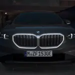 Vista frontal do BMW 530e