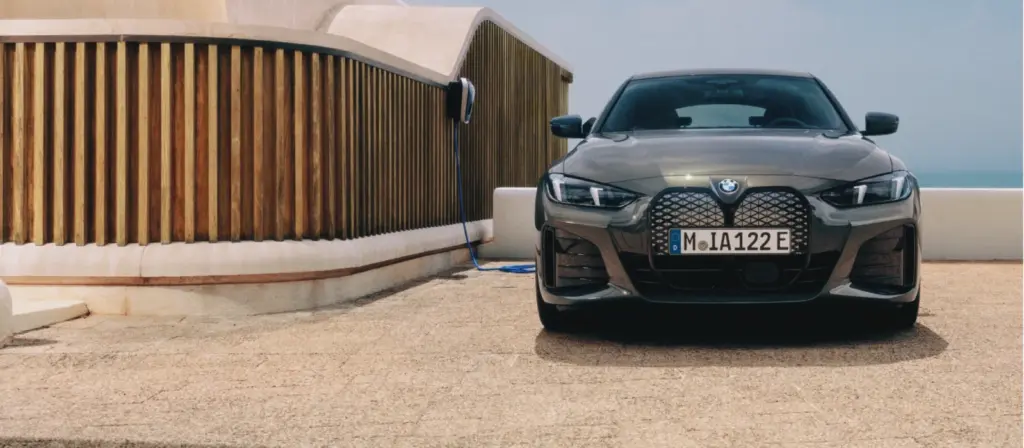 Vista frontal do BMW i4
