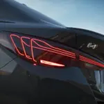 Detalhe da lanterna traseira do BMW i4