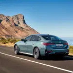 Vista traseira lateral do BMW i4 M50 xDrive