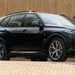 Vista dianteira lateral do BMW X5
