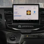 Cabine do Ford E-Transit: volante, painel e SYNC 4
