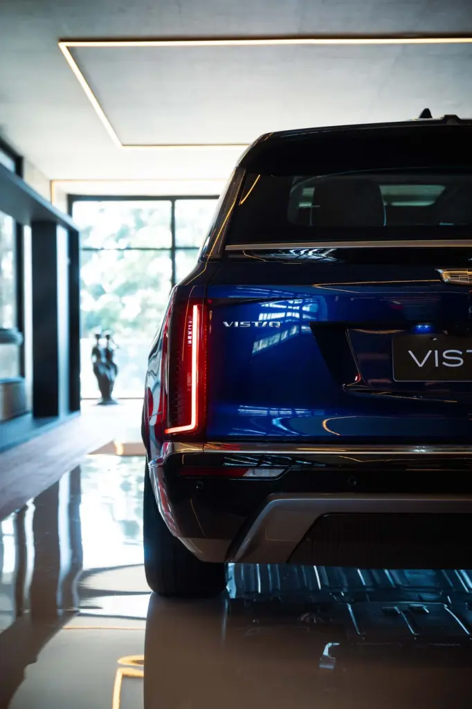 Vista traseira do Cadillac VISTIQ