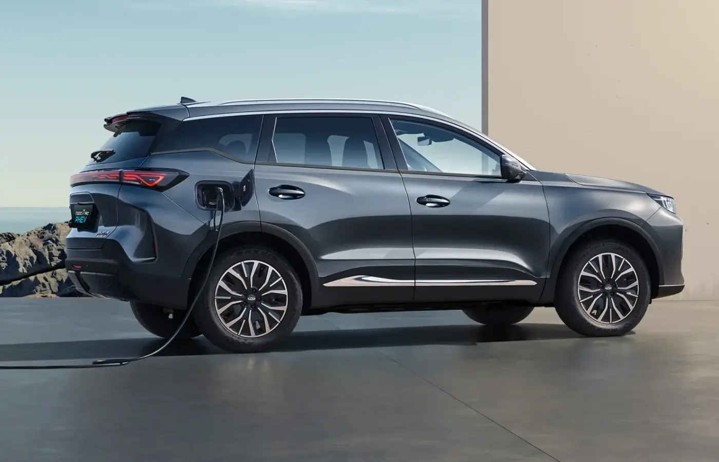 Tiggo 7 Pro PHEV 2027 — Vista lateral e traseira da carroceria
