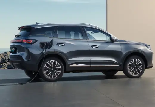 Tiggo 7 Pro PHEV 2027 — Vista lateral e traseira da carroceria