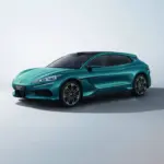 Denza Z9GT verde visto de três quartos