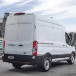 Ford E-Transit Furgão elétrico: traseira e lateral