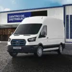 Ford E-Transit Furgão em centro de distribuição