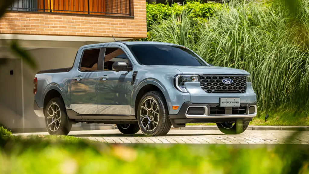 Ford Maverick Hybrid AWD: vista dianteira em três quartos