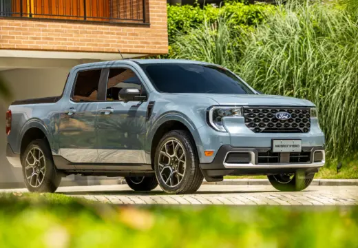 Ford Maverick Hybrid AWD: vista dianteira em três quartos