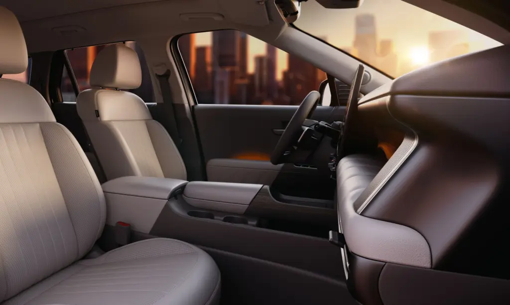 Hyundai Tucson 2027: Segunda fileira vista pela porta traseira — modelo internacional