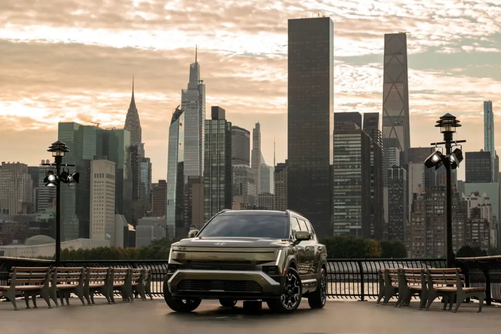 Hyundai Tucson 2027: Tucson com o skyline de Nova York ao fundo — modelo internacional