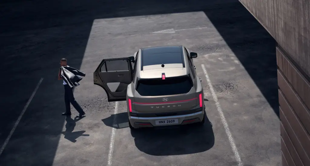 Hyundai Tucson 2027: Vista superior traseira com porta aberta — modelo internacional
