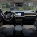 Interior da Ford Maverick Hybrid: painel e cabine