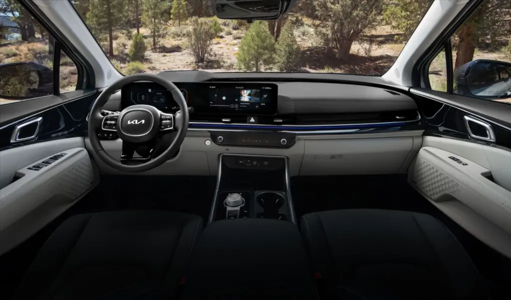 Painel e cabine do Kia Carnival