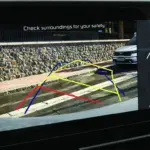 Monitor das câmeras de estacionamento do Kia Carnival