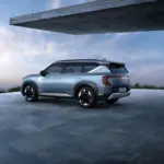 Vista lateral traseira do Kia EV5
