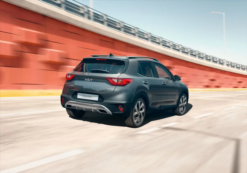 Vista lateral traseira do Kia Stonic
