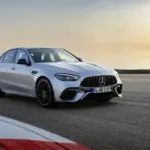 Vista dianteira do Mercedes-AMG C 63 S E Performance