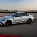 Perfil lateral do Mercedes-AMG C 63 S E Performance