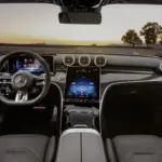 Painel e central multimídia do Mercedes-AMG C 63 S E Performance