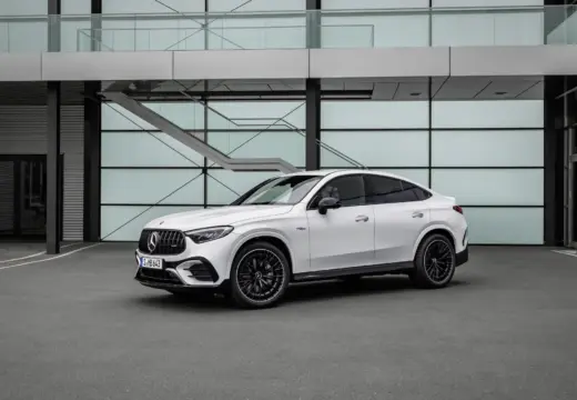 Vista dianteira do Mercedes-AMG GLC 43 Coupé