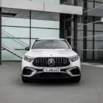 Vista frontal do Mercedes-AMG GLC 43 Coupé