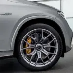 Roda dianteira do Mercedes-AMG GLC 63 S E Performance Coupé
