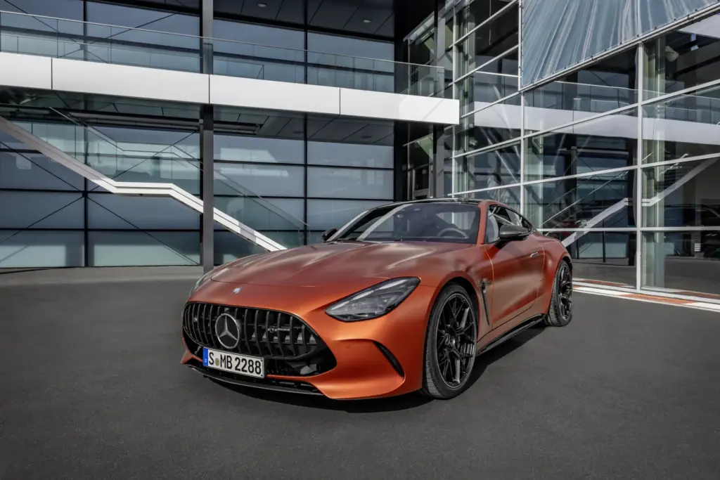 Vista dianteira do Mercedes-AMG GT 63 E Performance de duas portas