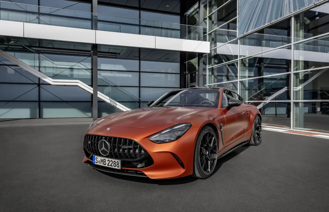 Vista dianteira do Mercedes-AMG GT 63 E Performance de duas portas