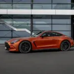 Perfil lateral do Mercedes-AMG GT 63 E Performance de duas portas