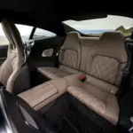Bancos traseiros do Mercedes-AMG GT 63 E Performance de duas portas