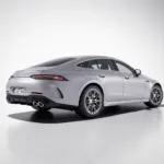 Vista lateral traseira do Mercedes-AMG GT 63 S E Performance de quatro portas