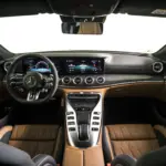 Painel e console do Mercedes-AMG GT 63 S E Performance de quatro portas