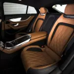 Bancos traseiros do Mercedes-AMG GT 63 S E Performance de quatro portas