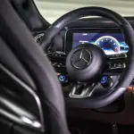 Volante e instrumentos do Mercedes-AMG GT 63 S E Performance de quatro portas