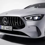 Grade e farol dianteiro do Mercedes-AMG GT 63 S E Performance de quatro portas