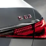 Emblema s 63 do Mercedes-AMG S 63 E Performance